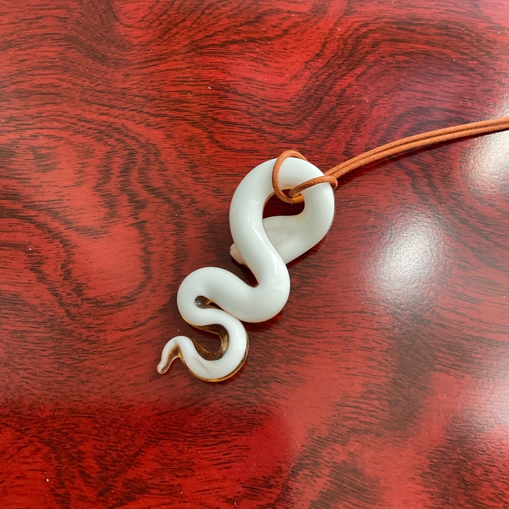 Elegant Gold Snake Pendant Necklace - Picture 3 of 4